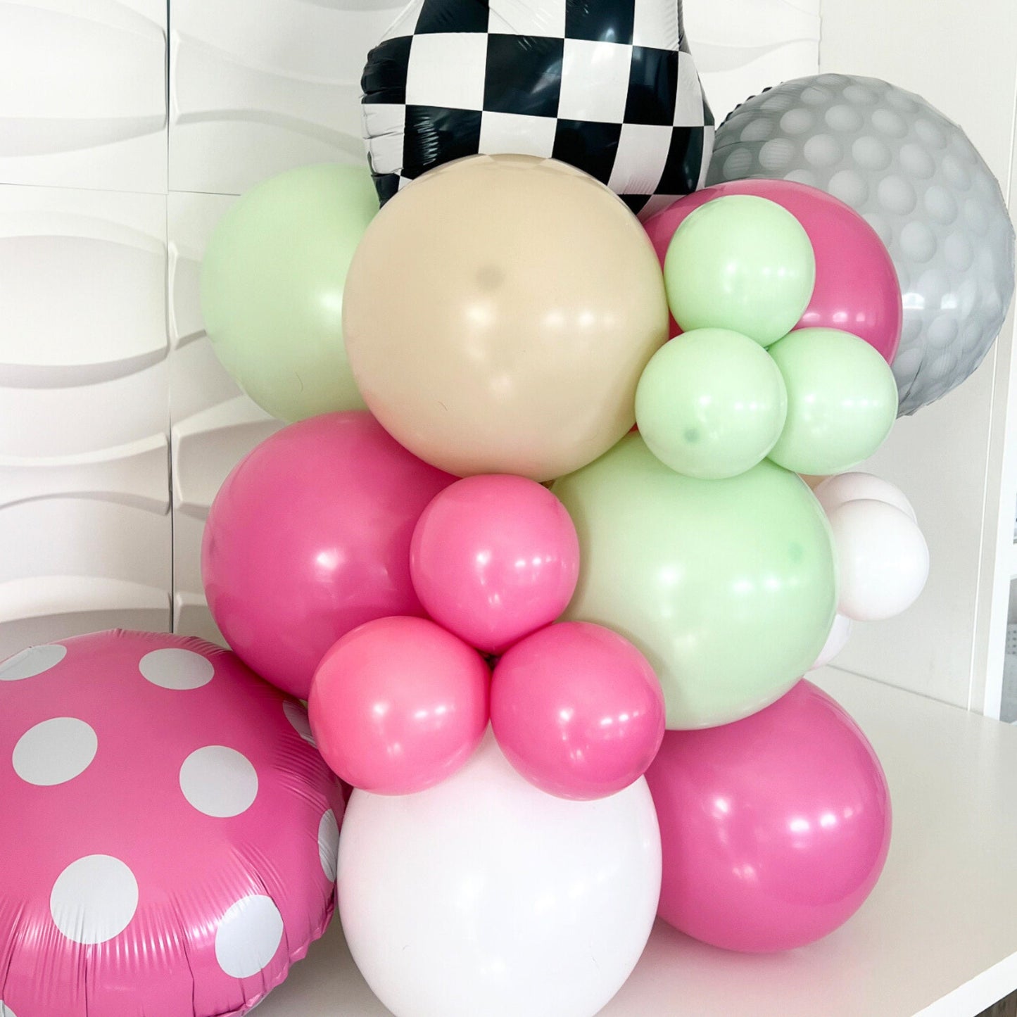 Hole In Hole Birthday Balloons - Hole In One - Hole In One Balloons - Hole In One Birthday Theme Balloon Tower - Balloon Tower - Part-tee