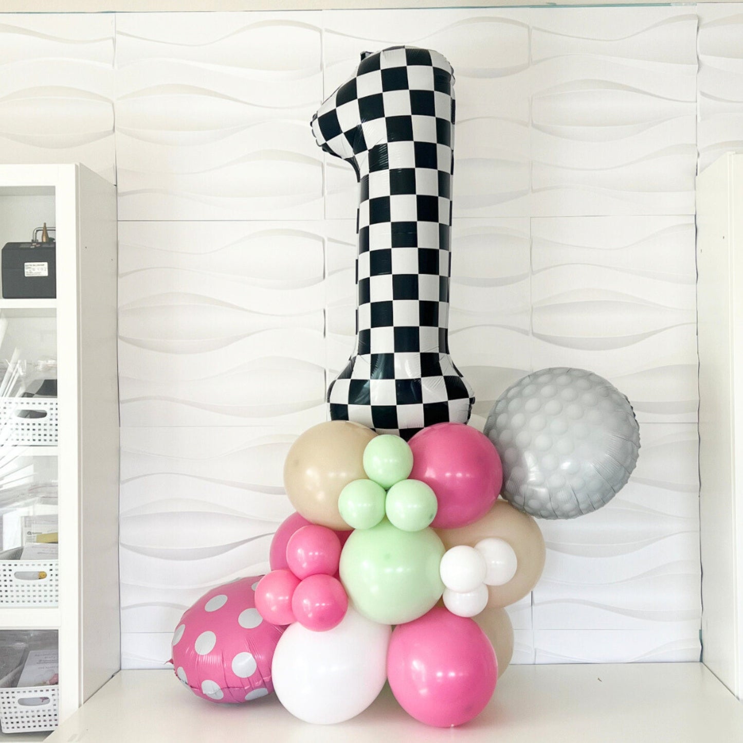 Hole In Hole Birthday Balloons - Hole In One - Hole In One Balloons - Hole In One Birthday Theme Balloon Tower - Balloon Tower - Part-tee