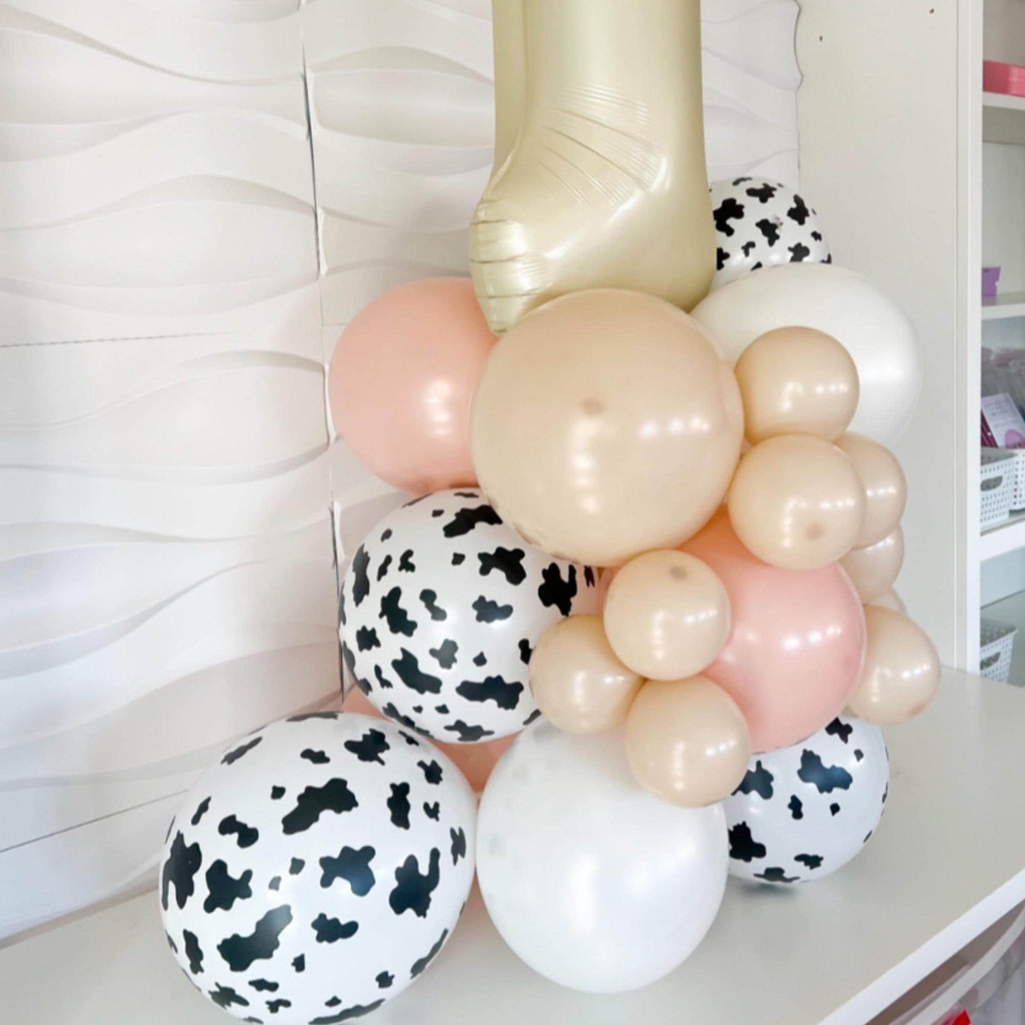 Holy Cow I'M ONE Balloon Tower - Cow Theme Birthday Balloons - Cow Balloons - Holy Cow I'm One Party Decor - Country Theme Balloons