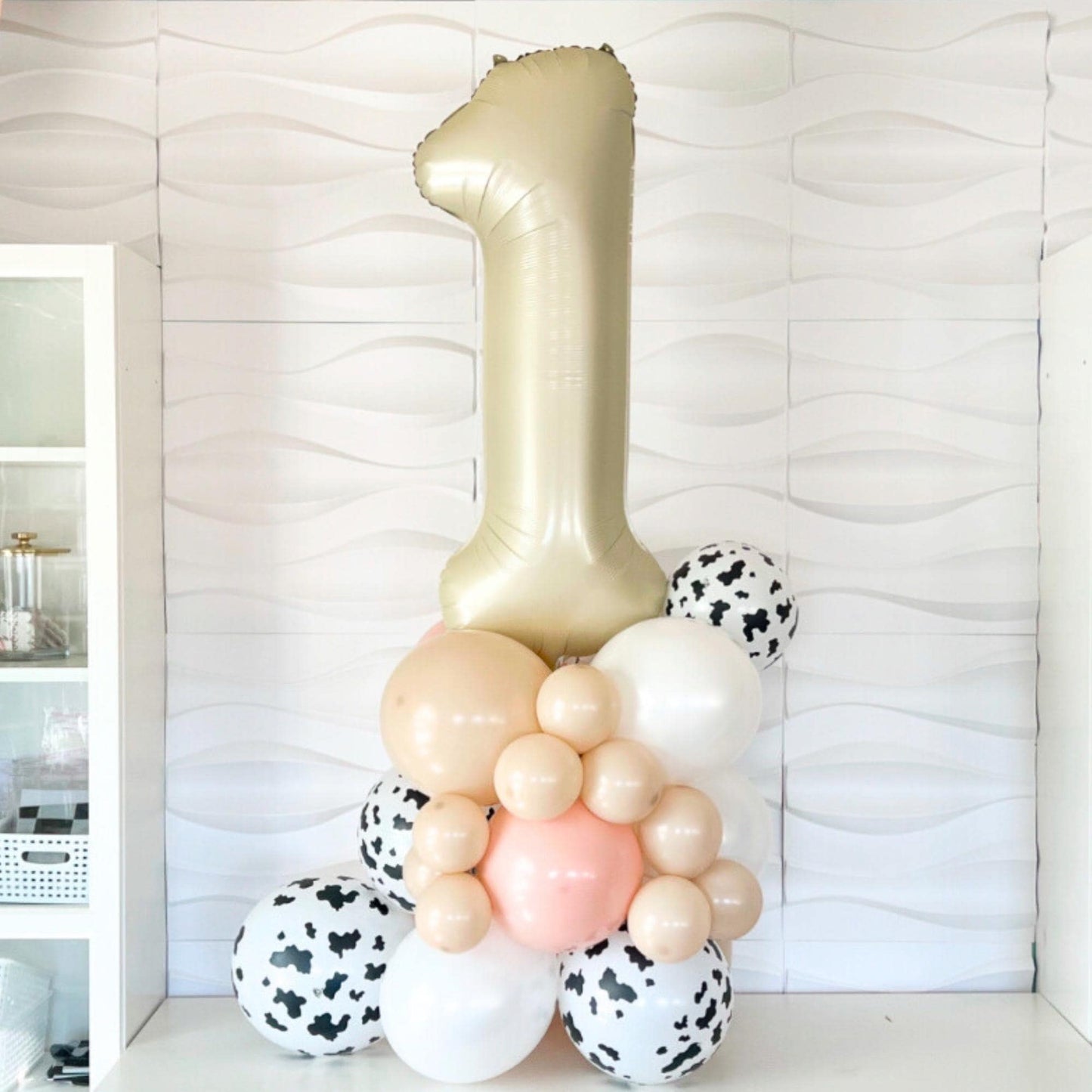 Holy Cow I'M ONE Balloon Tower - Cow Theme Birthday Balloons - Cow Balloons - Holy Cow I'm One Party Decor - Country Theme Balloons